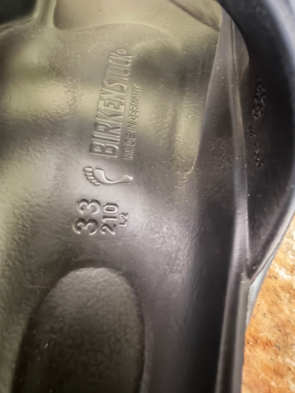 Size 33 Birkenstock kids  Black Arizona EVA Dual-Strap Sandals - Picture 8 of 10